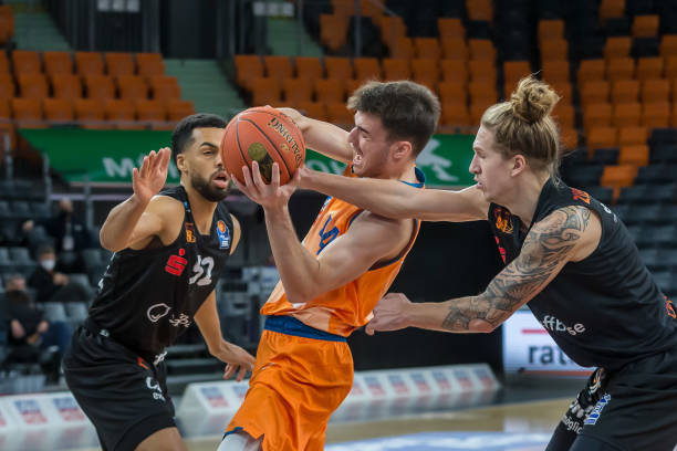 明日对阵火 明日对阵火